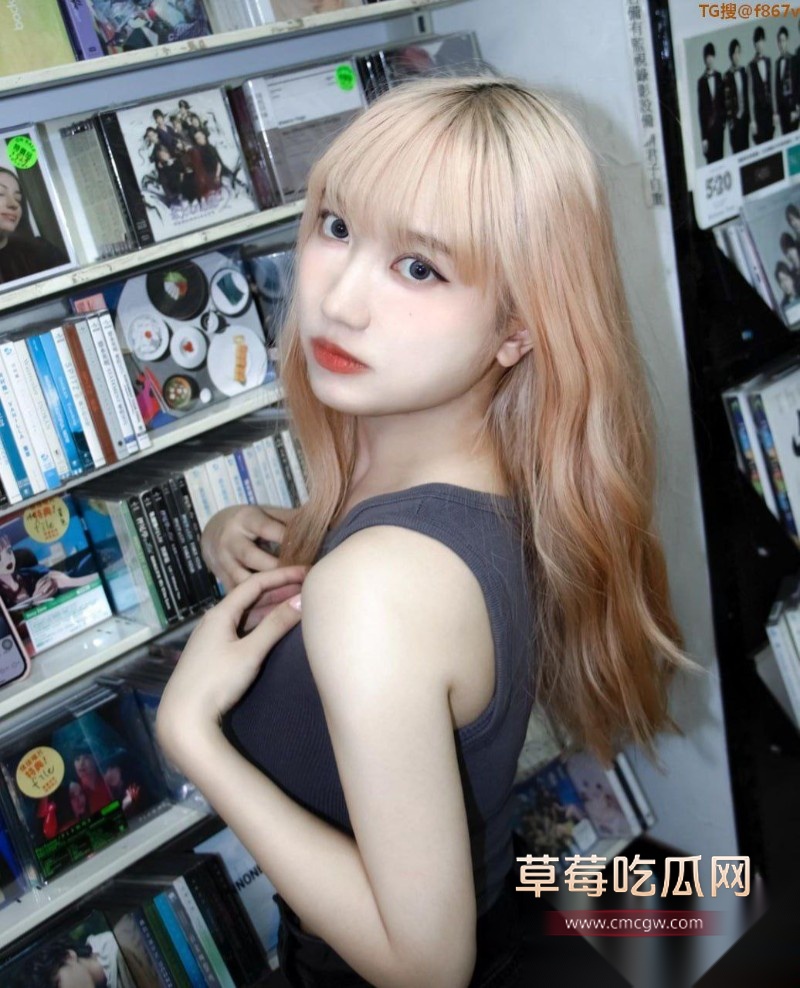 台湾ins网红艾莎被“经纪人”骗去做身材展示3 台湾ins网红艾莎被“经纪人”骗去做身材展示3