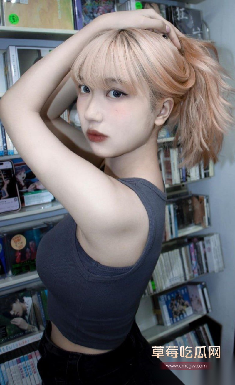 台湾ins网红艾莎被“经纪人”骗去做身材展示2 台湾ins网红艾莎被“经纪人”骗去做身材展示2