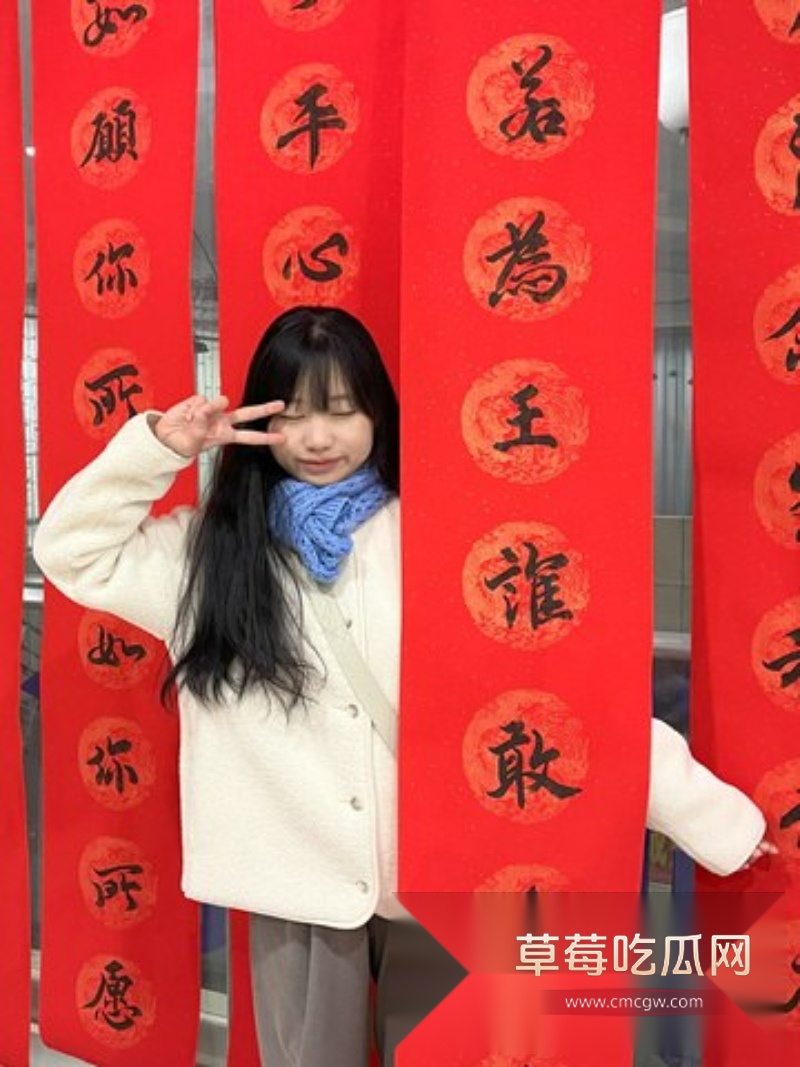 西安外国语大学王一冰女仆装 21 西安外国语大学王一冰女仆装 21
