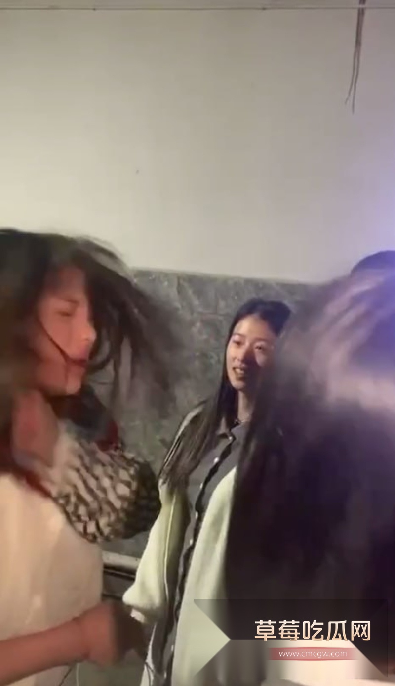 清纯妹妹被精神小妹群殴霸凌疯狂扇耳光 7 清纯妹妹被精神小妹群殴霸凌疯狂扇耳光 7