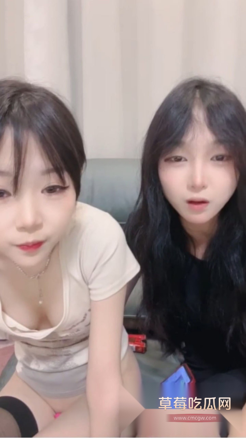 粉嫩学生妹被多人轮番蹂躏 2 粉嫩学生妹被多人轮番蹂躏 2
