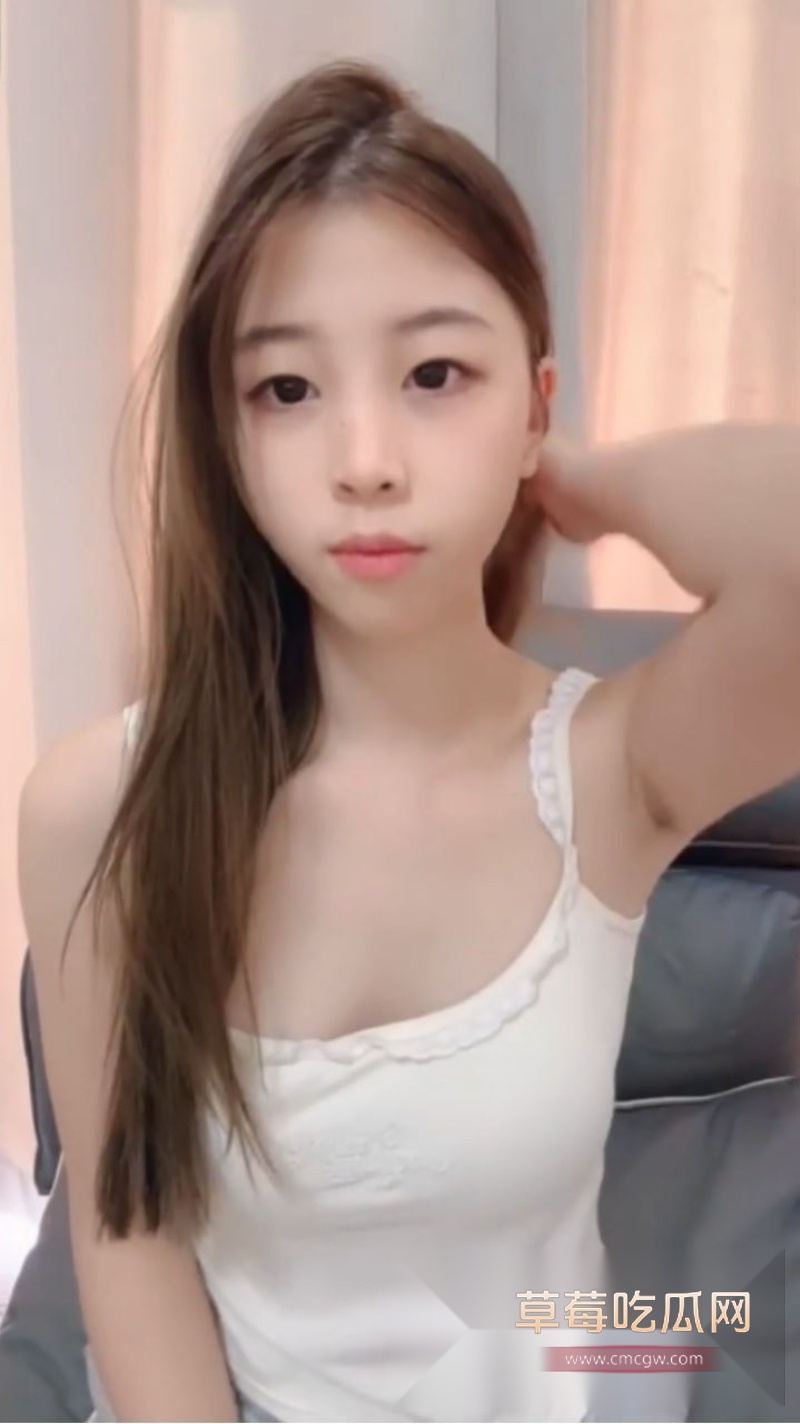 粉嫩学生妹被多人轮番蹂躏 5 粉嫩学生妹被多人轮番蹂躏 5