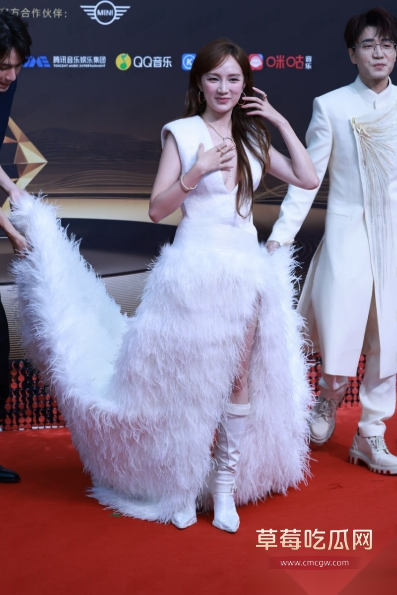 娱乐圈演员 孟佳 开启擦边赛道 4 娱乐圈演员 孟佳 开启擦边赛道 4