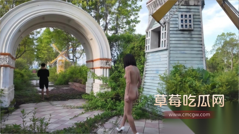 cikaimoon 废弃游乐场全裸闲逛 4 cikaimoon 废弃游乐场全裸闲逛 4