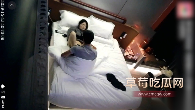 偷拍纯欲御姐美女床上反差感强烈 1 偷拍纯欲御姐美女床上反差感强烈 1