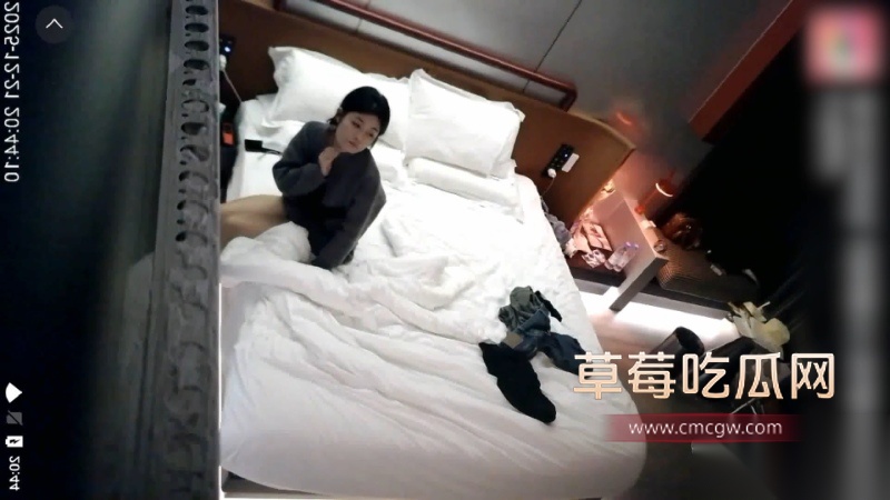 偷拍纯欲御姐美女床上反差感强烈 2 偷拍纯欲御姐美女床上反差感强烈 2