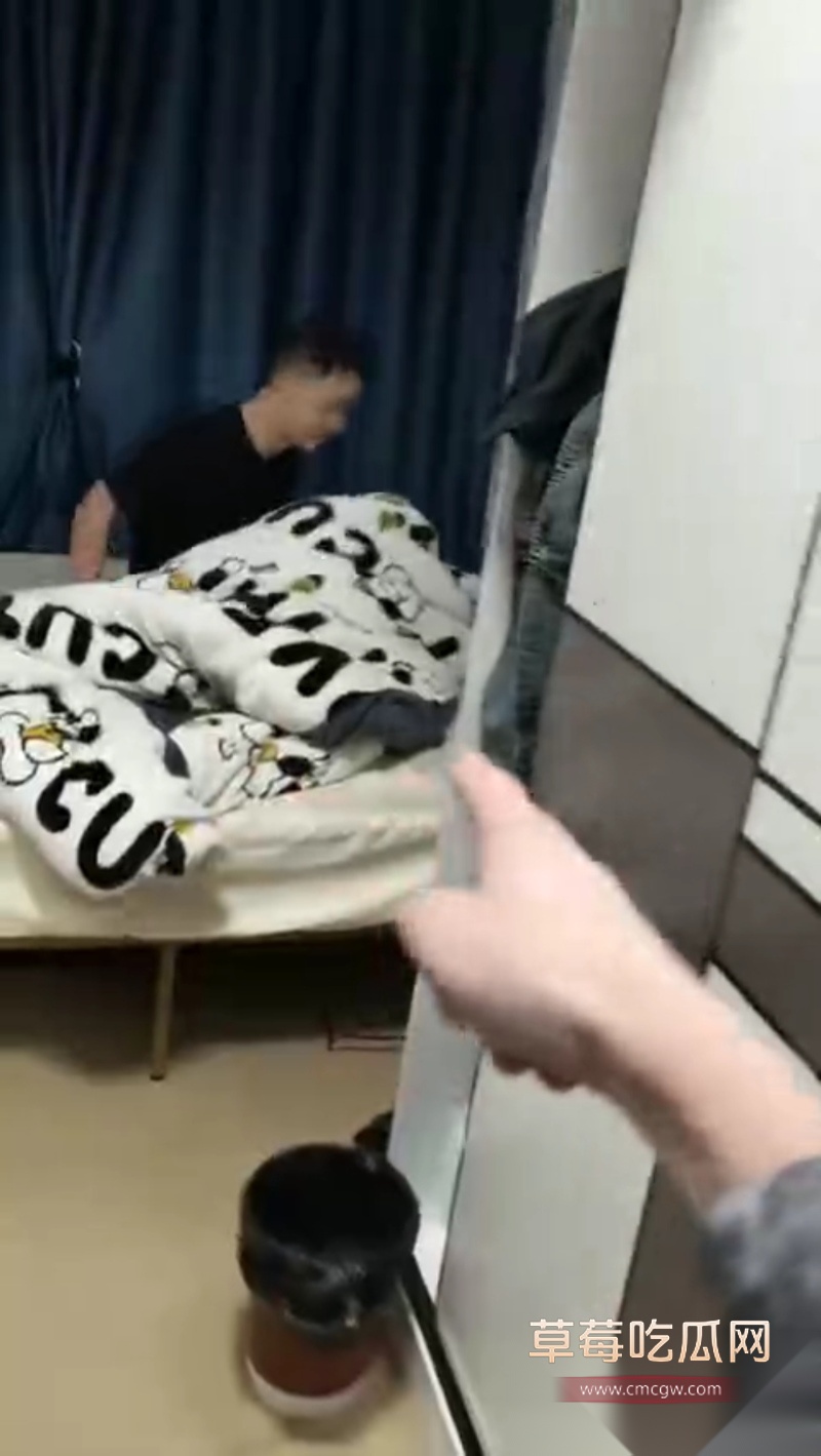 老婆背着自己出轨男同事被抓包 1