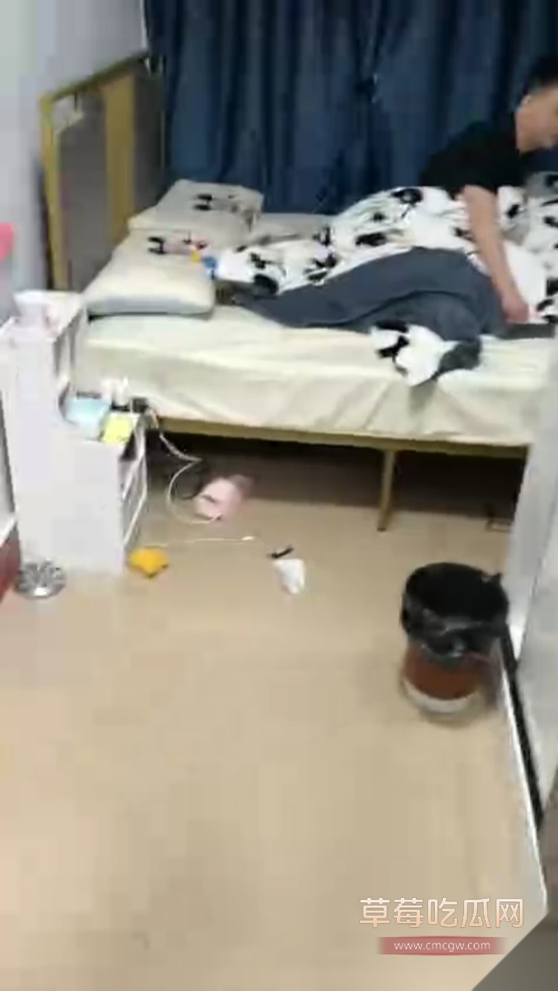老婆背着自己出轨男同事被抓包 6