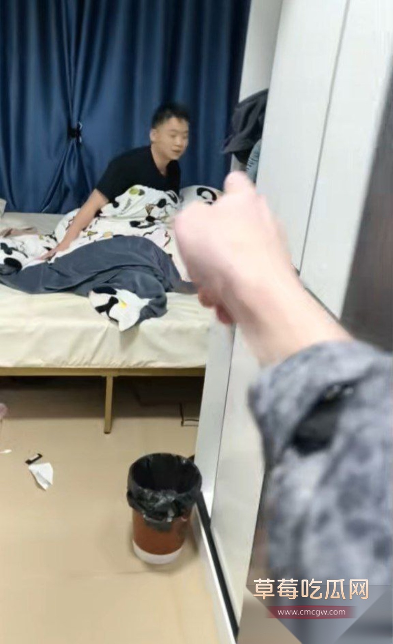 老婆背着自己出轨男同事被抓包 9