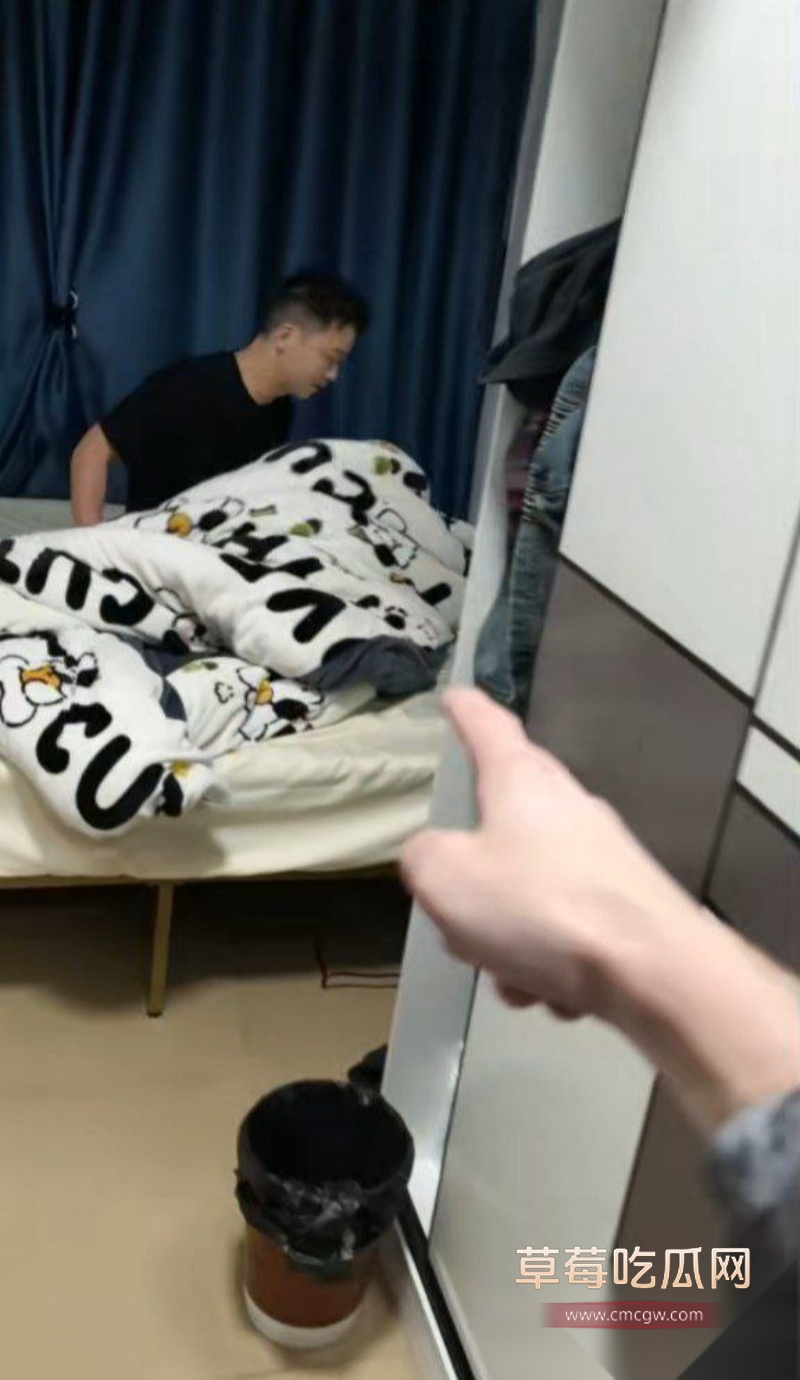 老婆背着自己出轨男同事被抓包 11