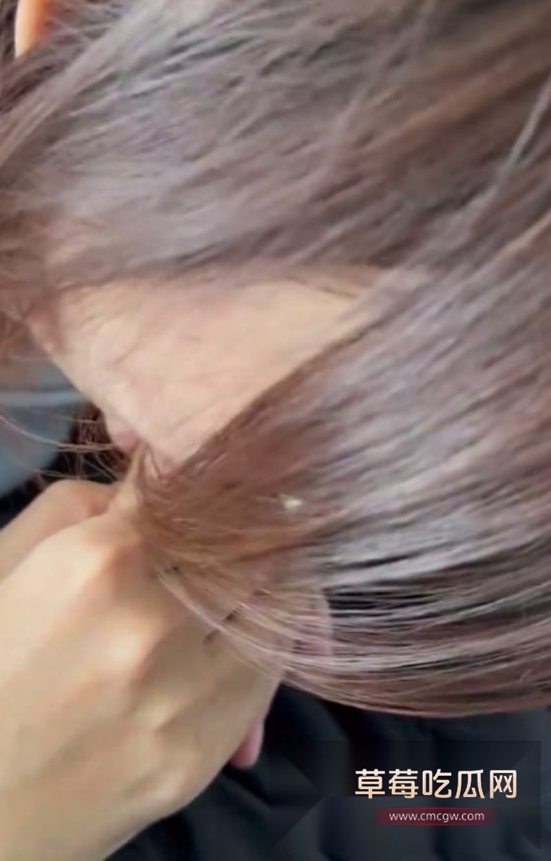 眼镜清纯女白领边开电话会议边被调教 4 眼镜清纯女白领边开电话会议边被调教 4