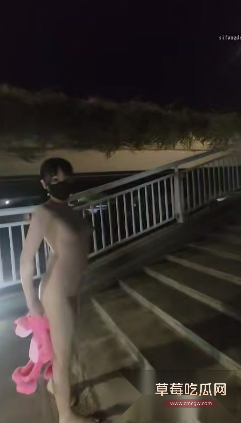TonyJ和贝贝顶级露出艺术家餐厅内疯狂露出 3 TonyJ和贝贝顶级露出艺术家餐厅内疯狂露出 3