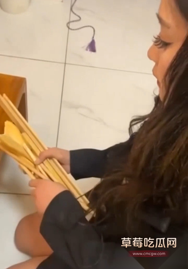 甘肃黑衣女大学生 2
