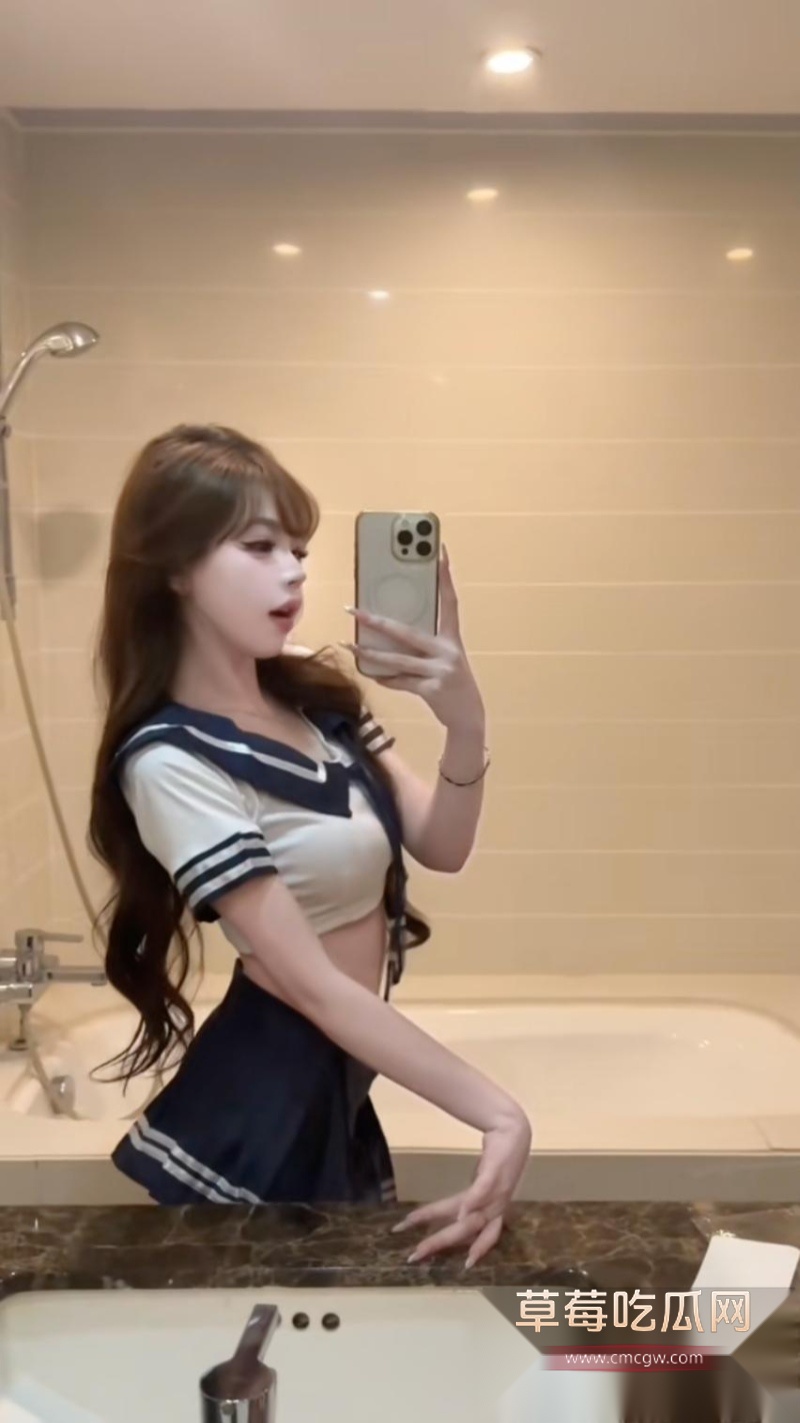 抖音大奶嫩妹小鱼京子 40