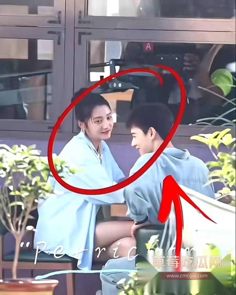 王安宇与关晓彤等女明星的亲密合照10 王安宇与关晓彤等女明星的亲密合照10