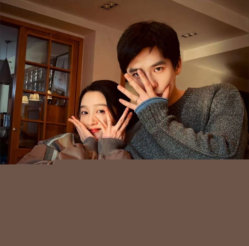 王安宇与关晓彤等女明星的亲密合照19 王安宇与关晓彤等女明星的亲密合照19
