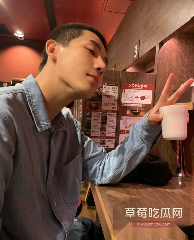 王安宇与关晓彤等女明星的亲密合照20 王安宇与关晓彤等女明星的亲密合照20
