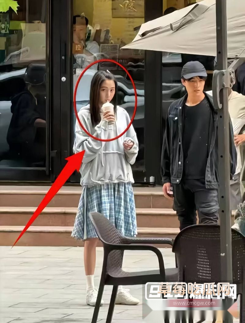 王安宇与关晓彤等女明星的亲密合照25 王安宇与关晓彤等女明星的亲密合照25