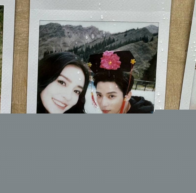 王安宇与关晓彤等女明星的亲密合照29 王安宇与关晓彤等女明星的亲密合照29