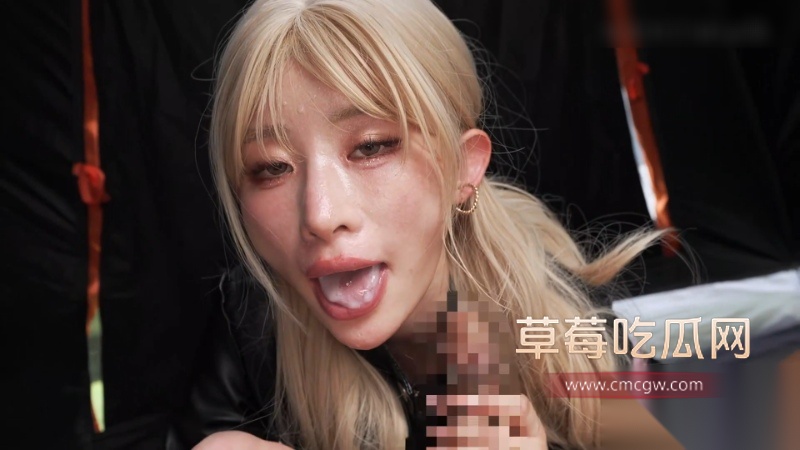 骑着大排量摩托的辣妹车手 14