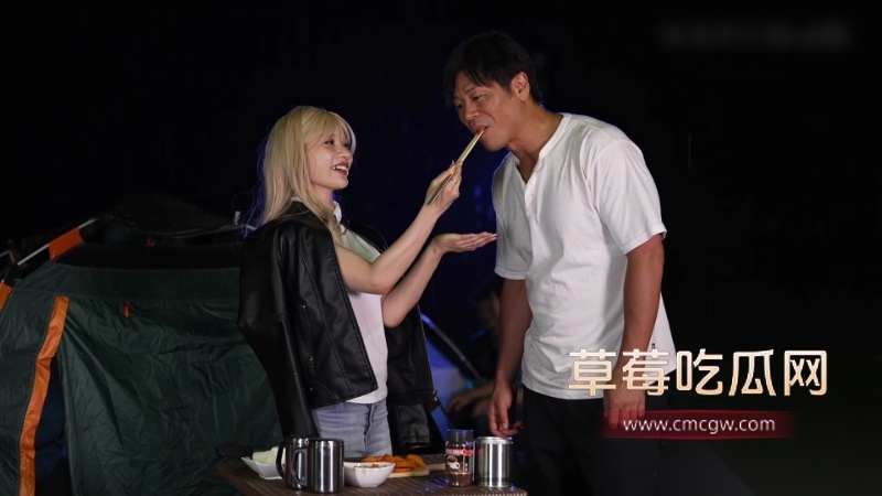 骑着大排量摩托的辣妹车手 27
