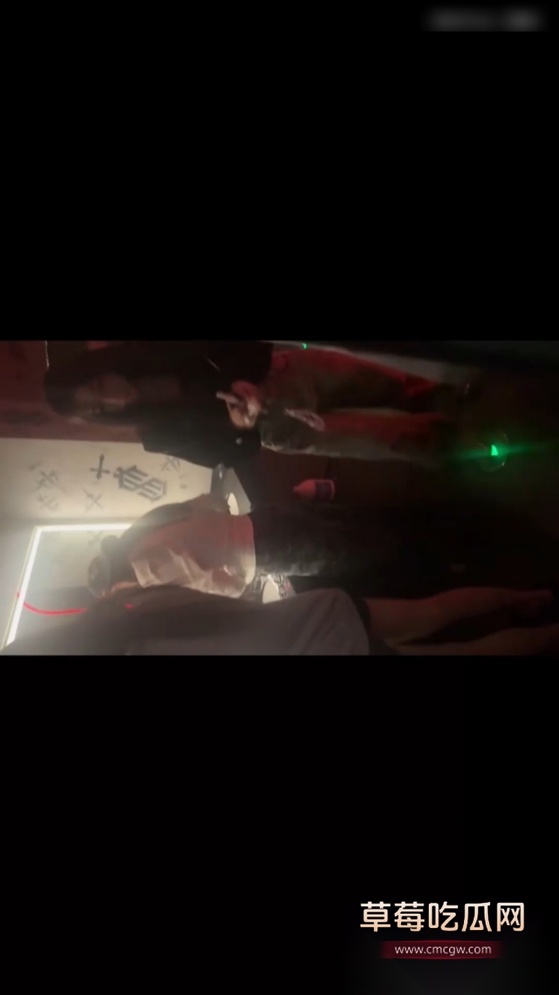 酒吧最新流出逼脸同框偷拍 26