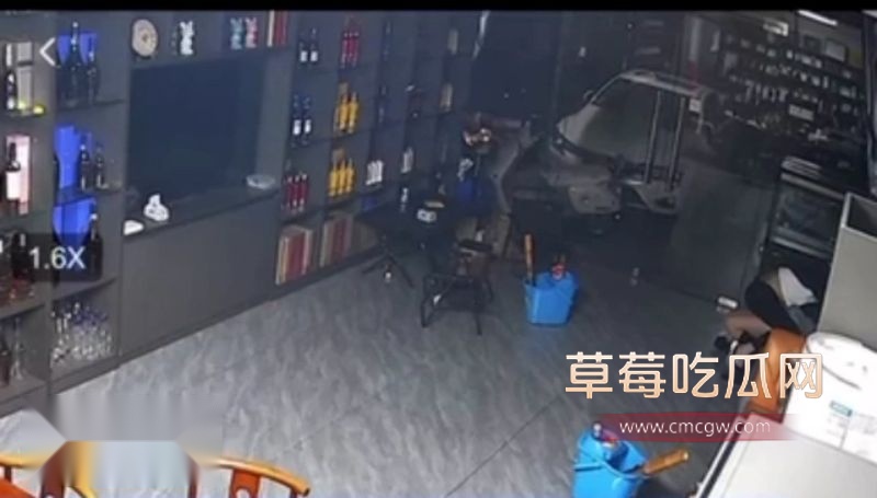 男女大白天在店里偷情被正宫老婆当场抓包4 男女大白天在店里偷情被正宫老婆当场抓包4