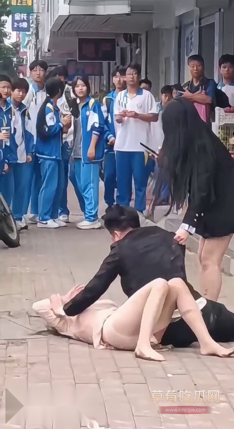 醉酒男子光天化日之下精虫上脑3 醉酒男子光天化日之下精虫上脑3