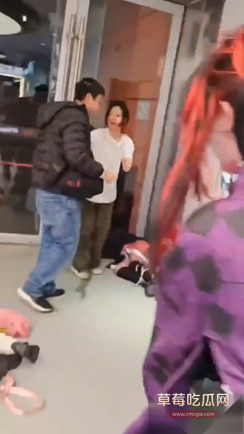 四川天府红摄影打人事件 8