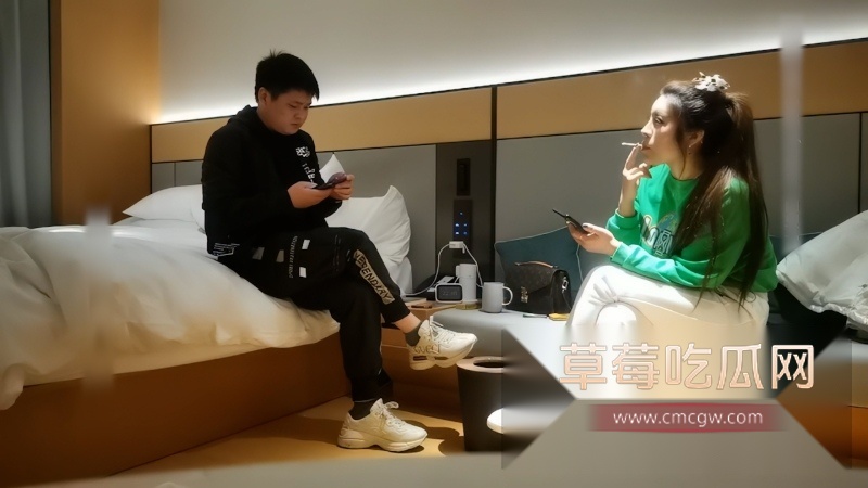 白衣少妇跪地口交 2