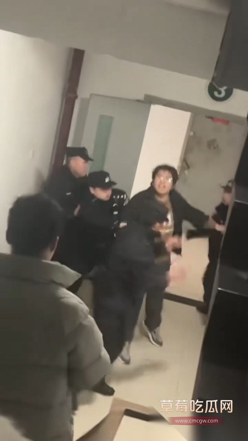 大学生熬夜写二次元小说写疯癫 1 大学生熬夜写二次元小说写疯癫 1