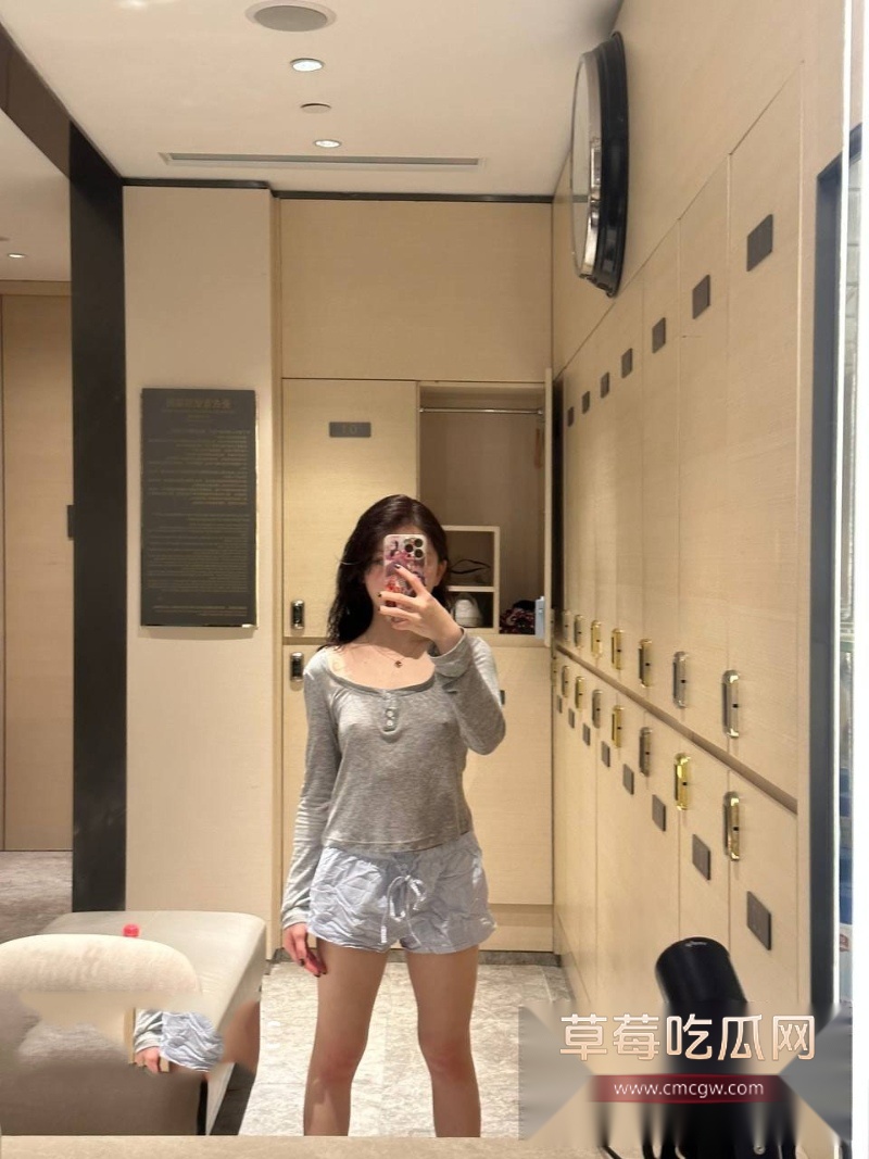 姜舒婷这个新流出的巨乳福利姬 38 姜舒婷这个新流出的巨乳福利姬 38