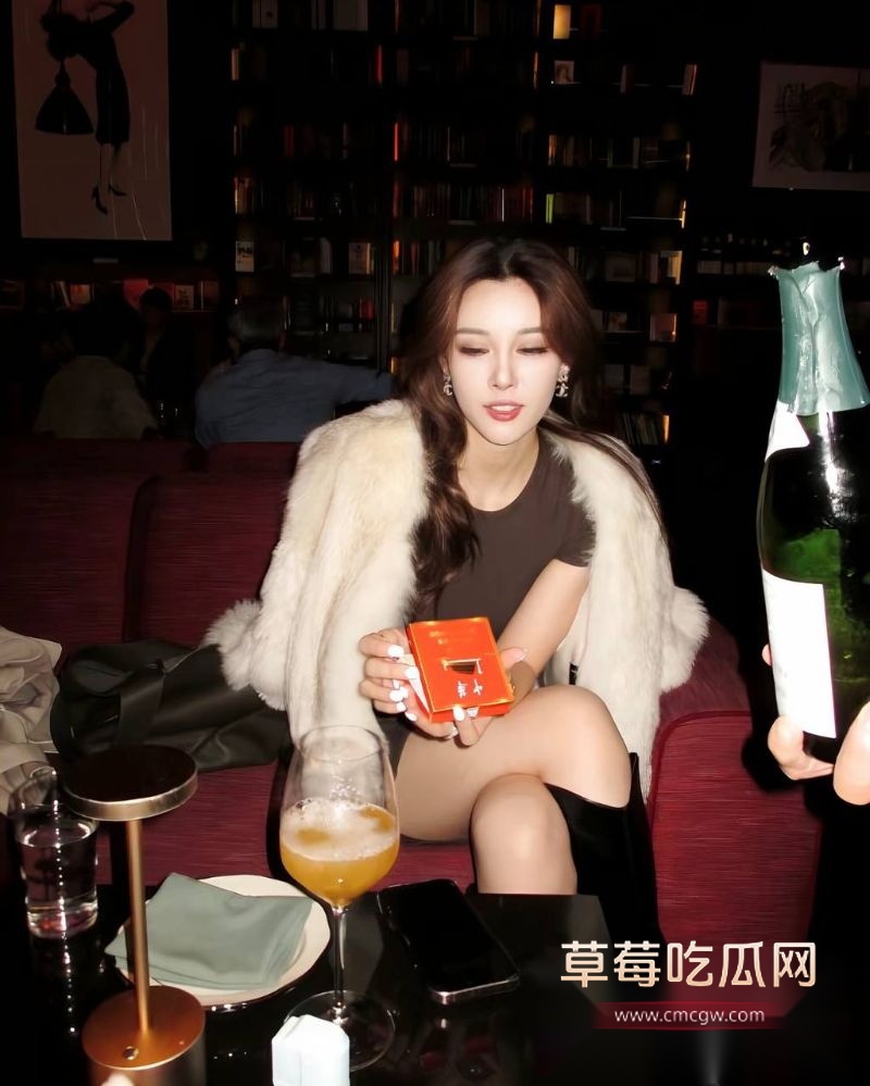 女王殿下私下约女网红夏牡丹6 女王殿下私下约女网红夏牡丹6