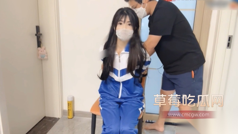 小萝莉课桌捆绑翘臀炮机猛插 3