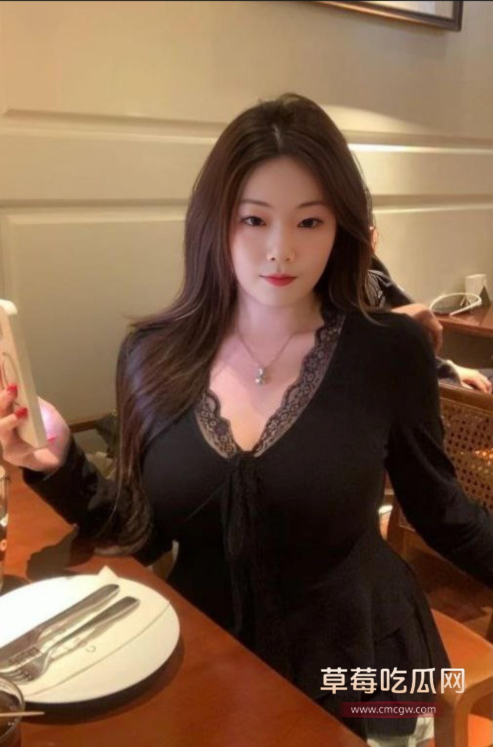 彭雨E罩杯巨乳 2 彭雨E罩杯巨乳 2