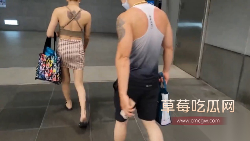 男子与伪娘厕所性爱 25 男子与伪娘厕所性爱 25