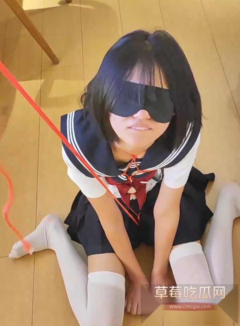 美女被粗绳子绑住手脚9