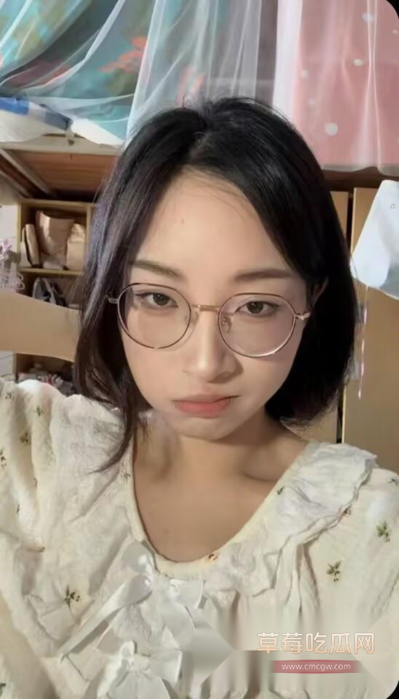 武汉大学反差婊学姐王佳雯 2