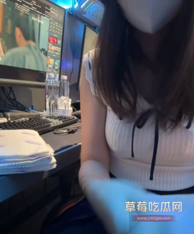 nideanbaby露出博主网吧直播露出自慰4 nideanbaby露出博主网吧直播露出自慰4
