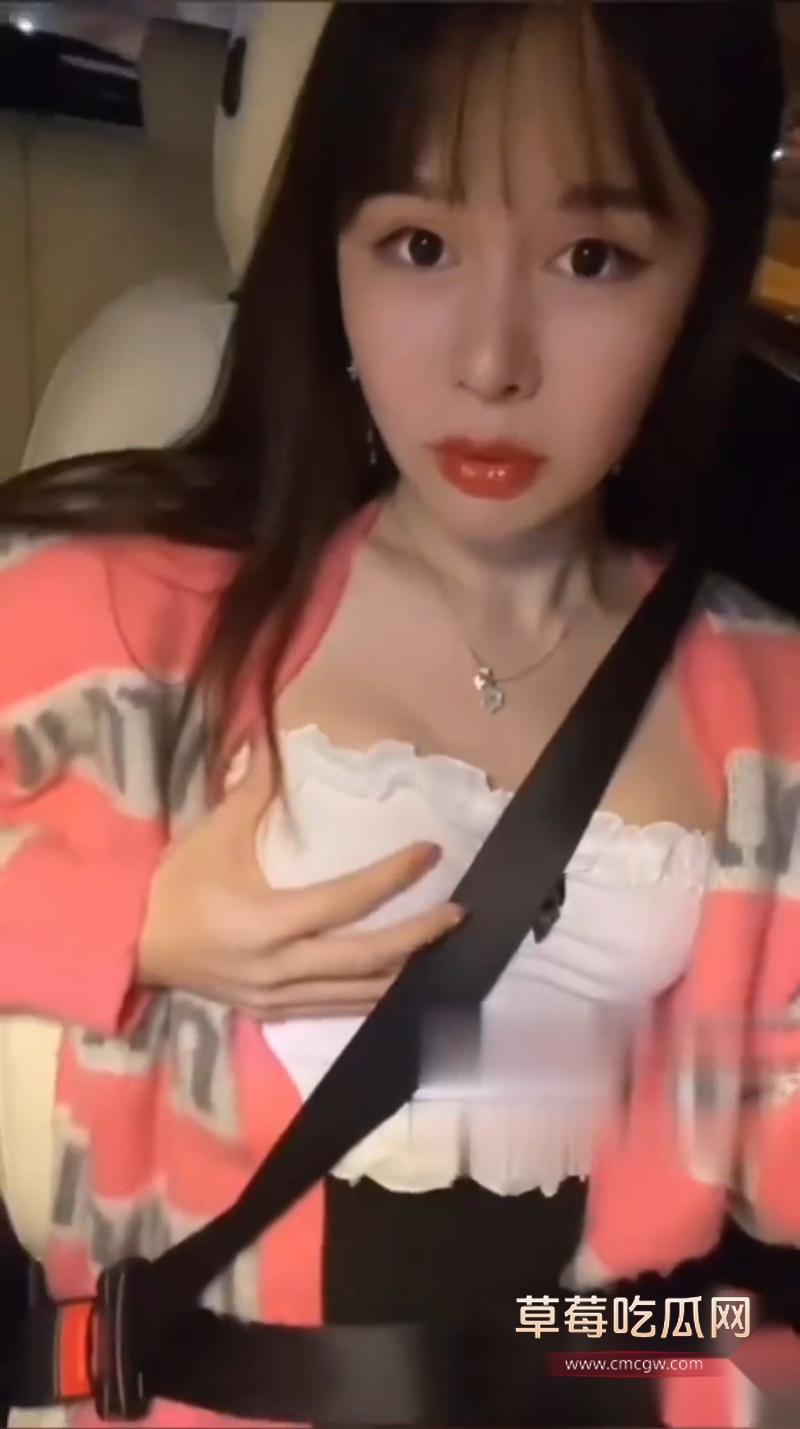 伪娘张思妮跟女闺蜜去按摩店 1 伪娘张思妮跟女闺蜜去按摩店 1