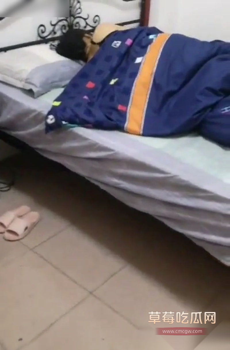 母子乱伦偷偷操妈妈 9