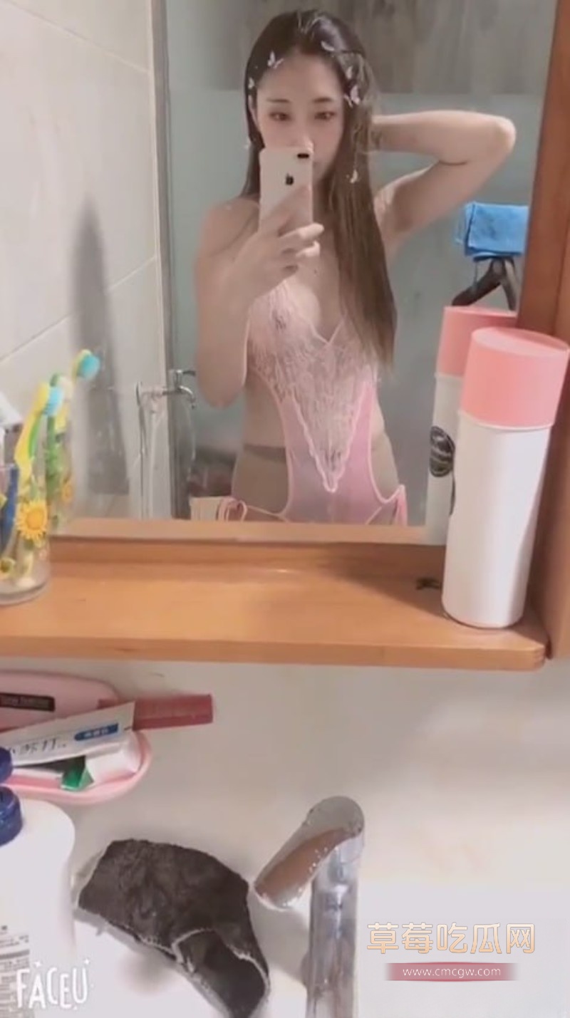 居家少妇穿情趣丝袜在家偷情1 居家少妇穿情趣丝袜在家偷情1