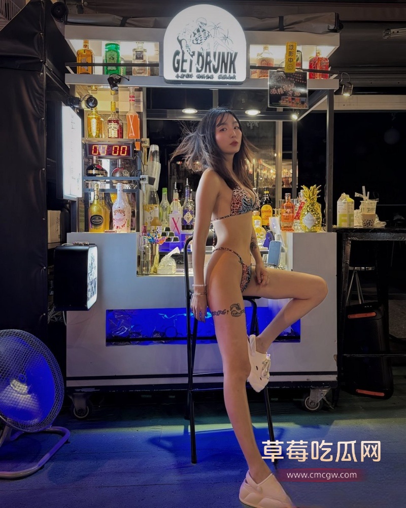 高颜值巨乳网红你的小太阳 20 高颜值巨乳网红你的小太阳 20