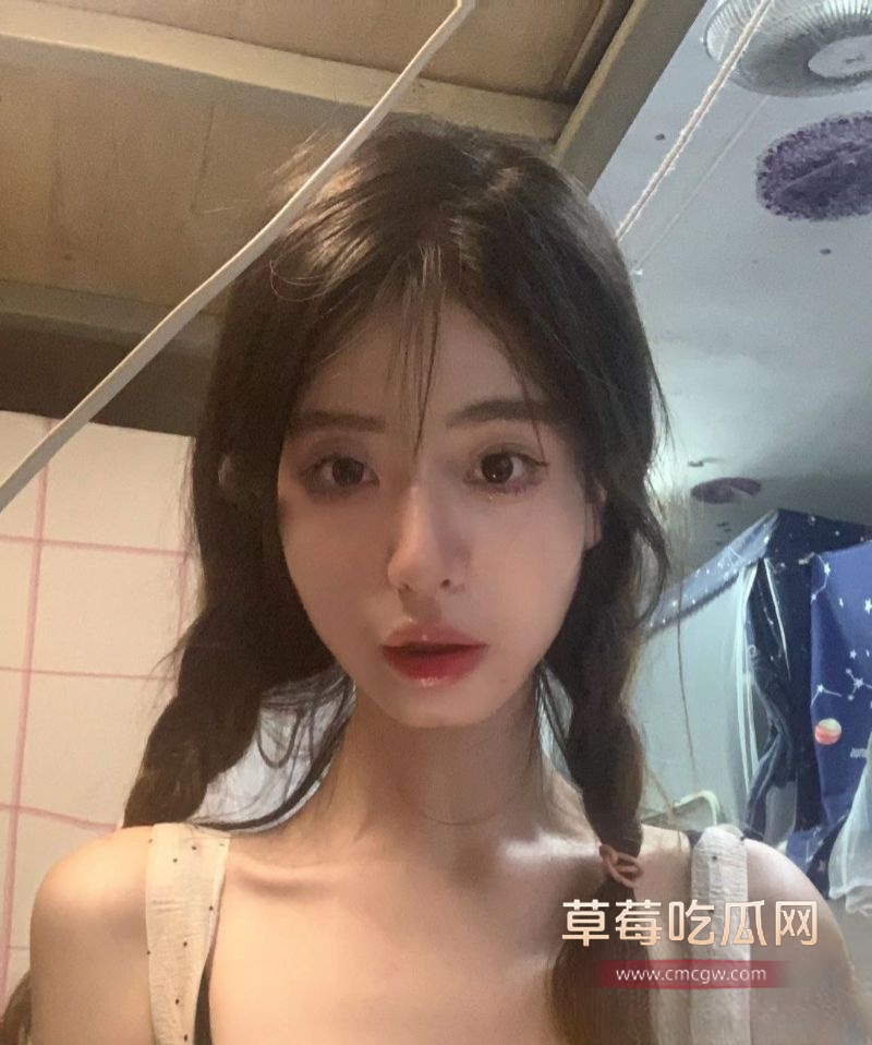 极品校花的精彩自拍图3