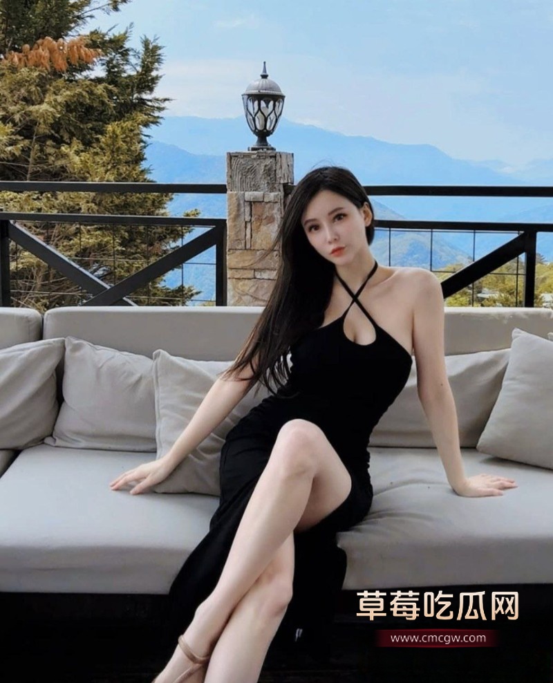 高颜值巨乳与男友自拍的露脸口交视频13