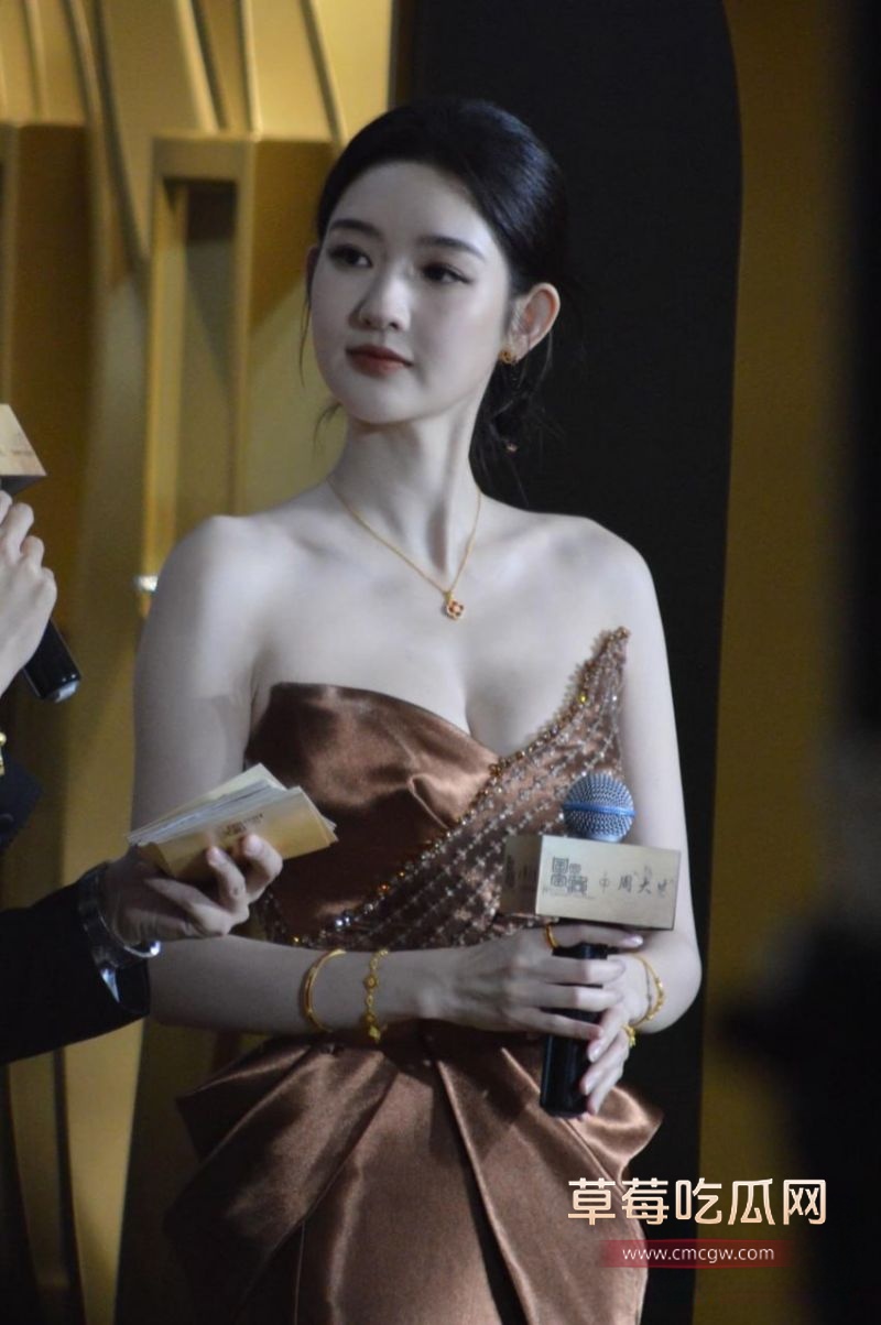 王玉雯穿着性感低胸装出席1 王玉雯穿着性感低胸装出席1