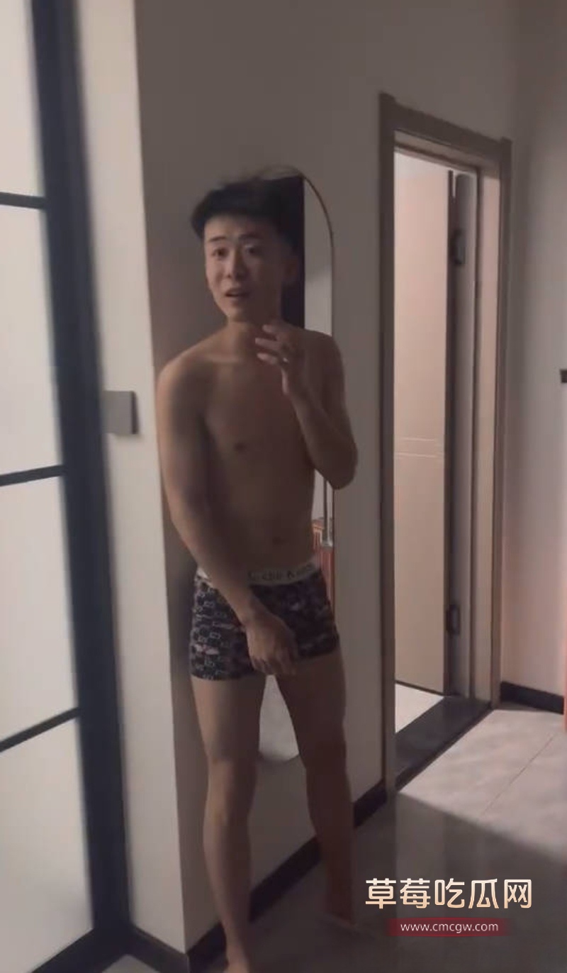 国服李信再度出山!黄毛小伙提刀杀进卧室捉奸 7 国服李信再度出山!黄毛小伙提刀杀进卧室捉奸 7
