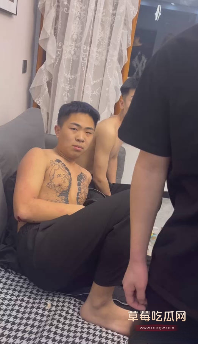 国服李信再度出山!黄毛小伙提刀杀进卧室捉奸 10 国服李信再度出山!黄毛小伙提刀杀进卧室捉奸 10