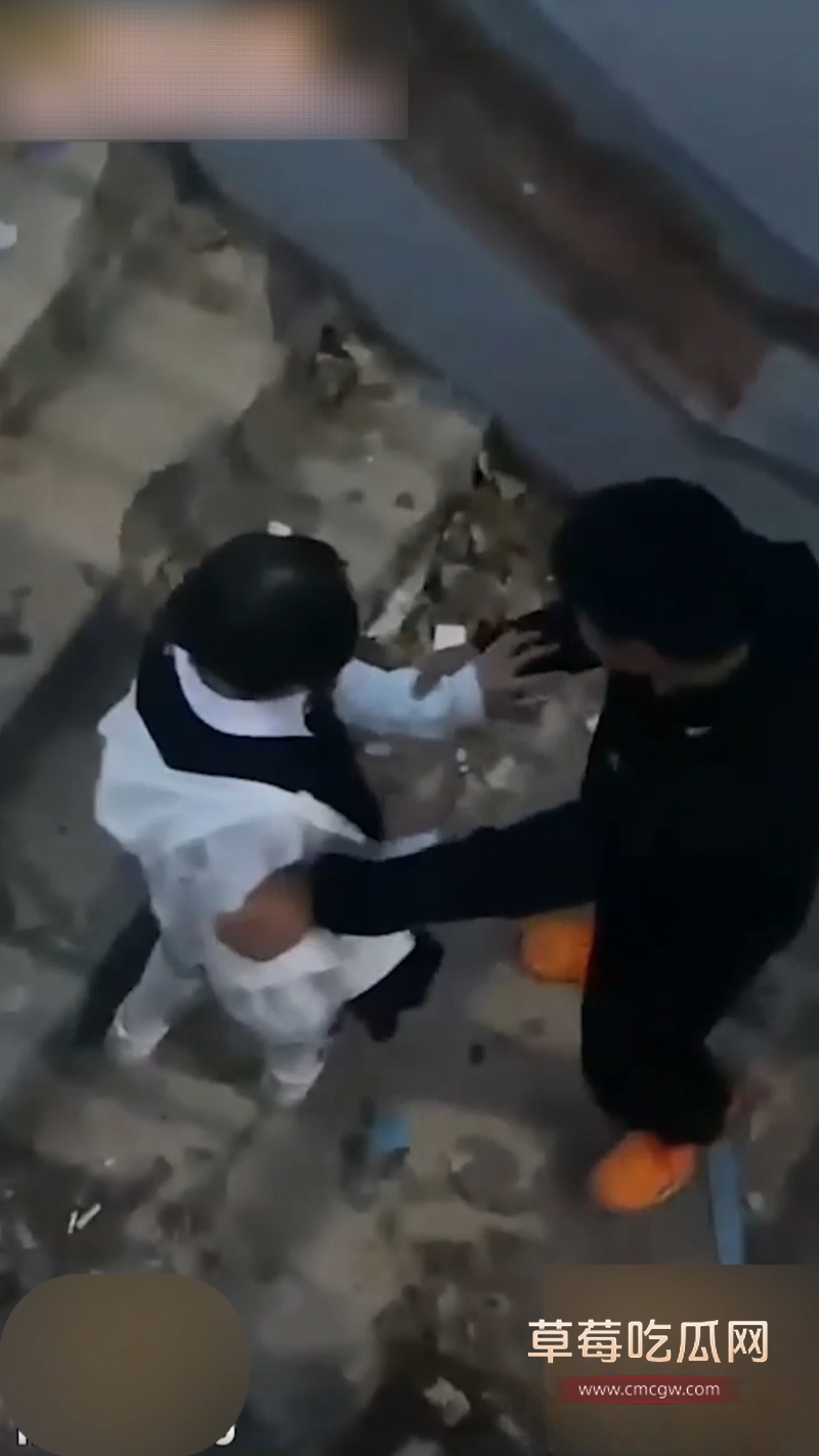 青岛海洋技师学院眼镜妹跟男友野战被拍 1 青岛海洋技师学院眼镜妹跟男友野战被拍 1
