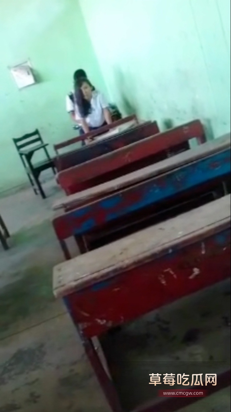 国外中学生教室做爱 7 国外中学生教室做爱 7